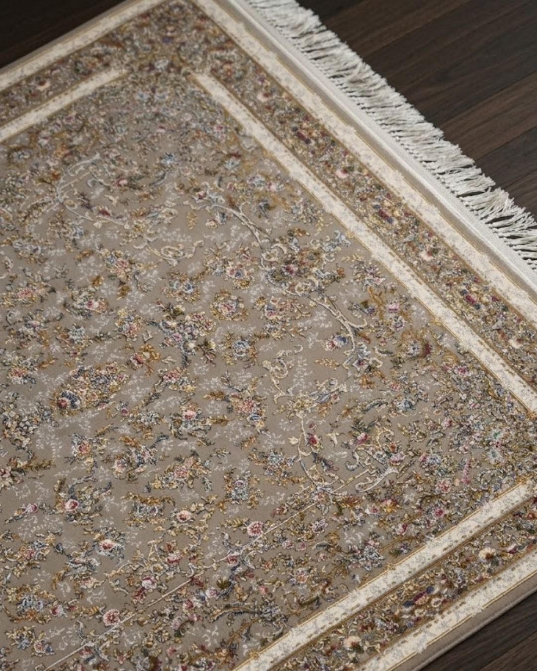 Sepehr Silk & Wool Blend Carpet – Tonal Silver Diamond Medallion