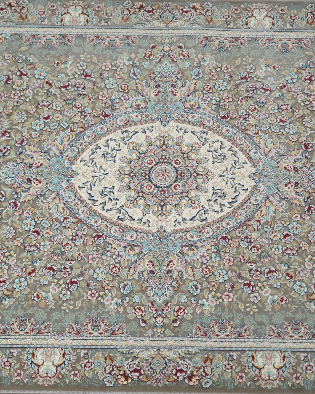 Navroz Silk & Wool Blend Carpet – Classic Gold Floral Medallion