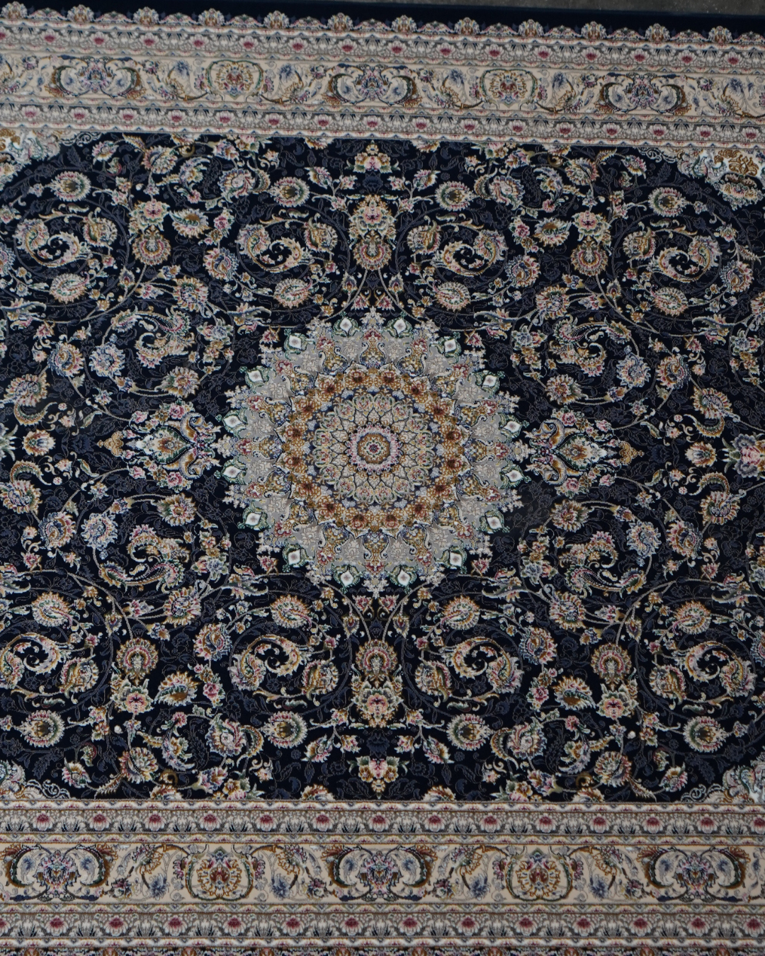 Roshni Silk & Wool Blend Carpet – Powder Blue Open Medallion