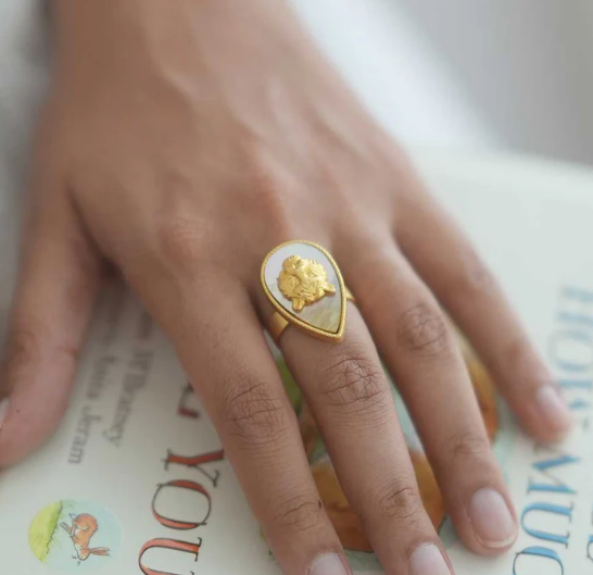 Tigris Charm Tiger Ring With Mother Of Pearl