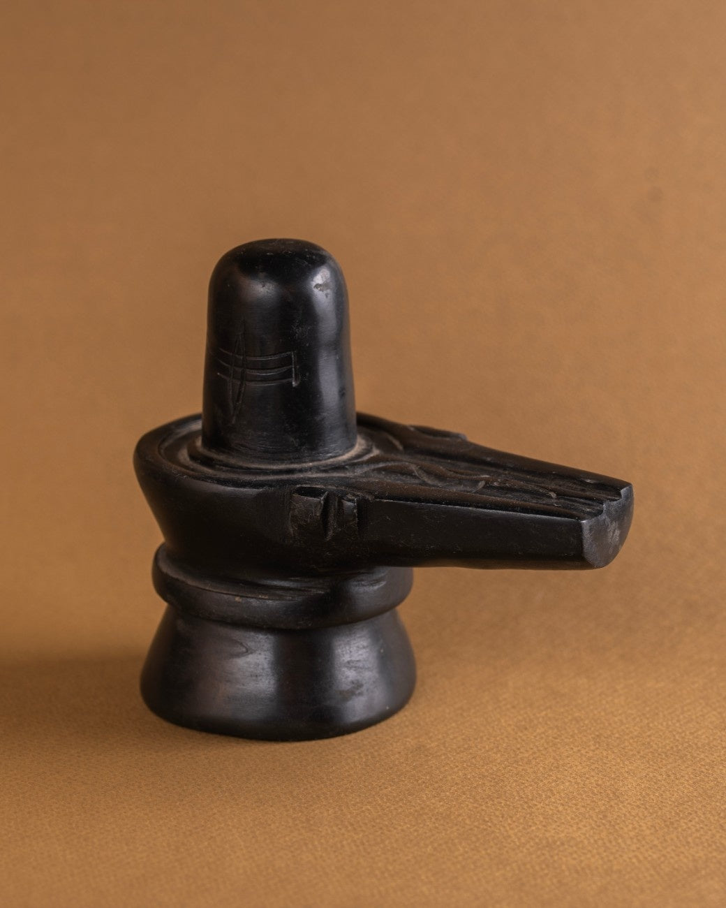 Black shiving stone idol