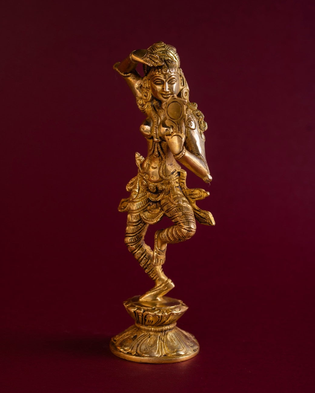 Hand‑crafted brass statue of elegant lady dancer with mirror – Indian brass sculpture