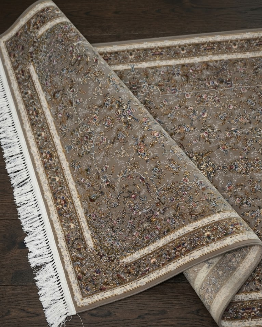 Sepehr Silk & Wool Blend Carpet – Tonal Silver Diamond Medallion