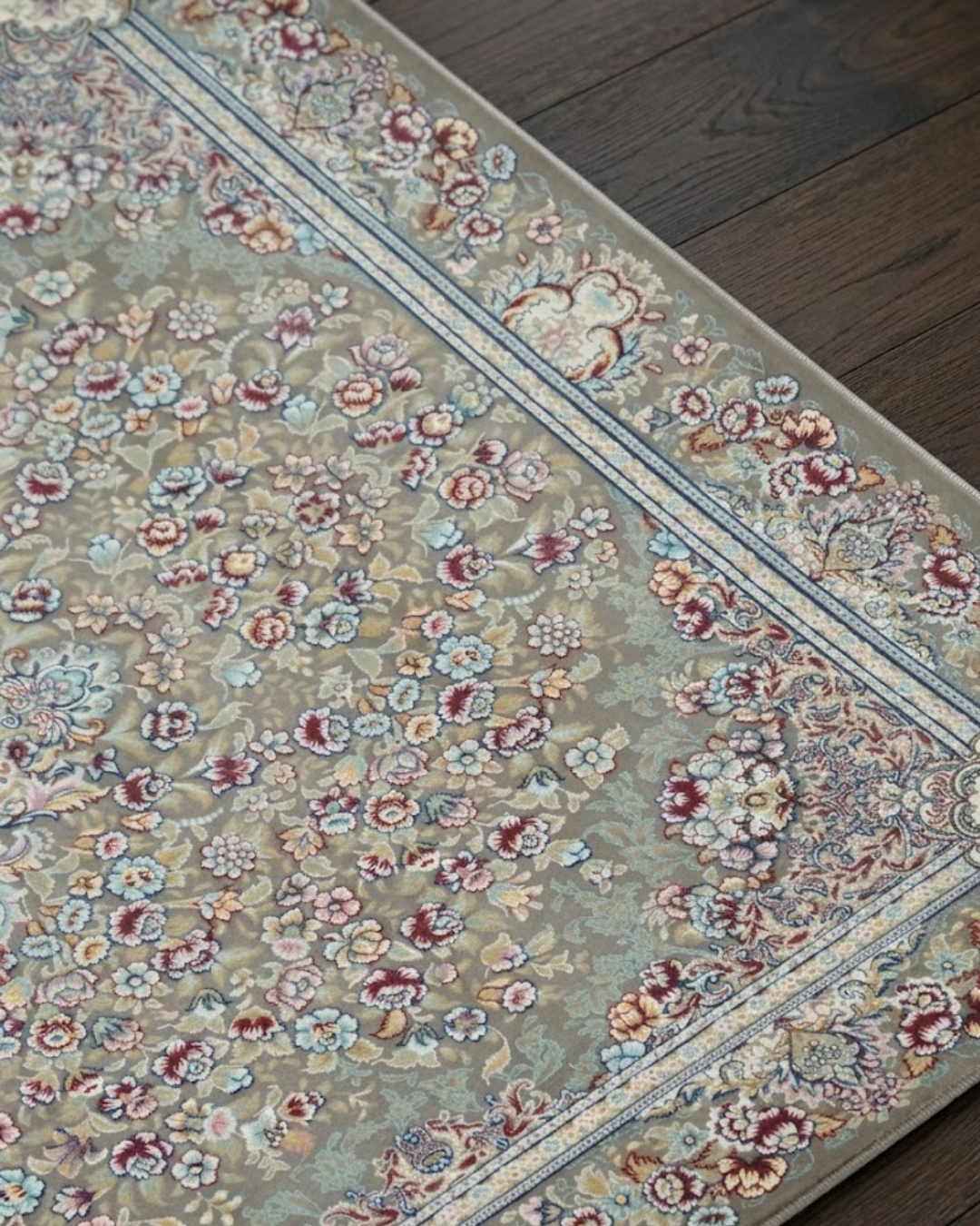 Navroz Silk & Wool Blend Carpet – Classic Gold Floral Medallion