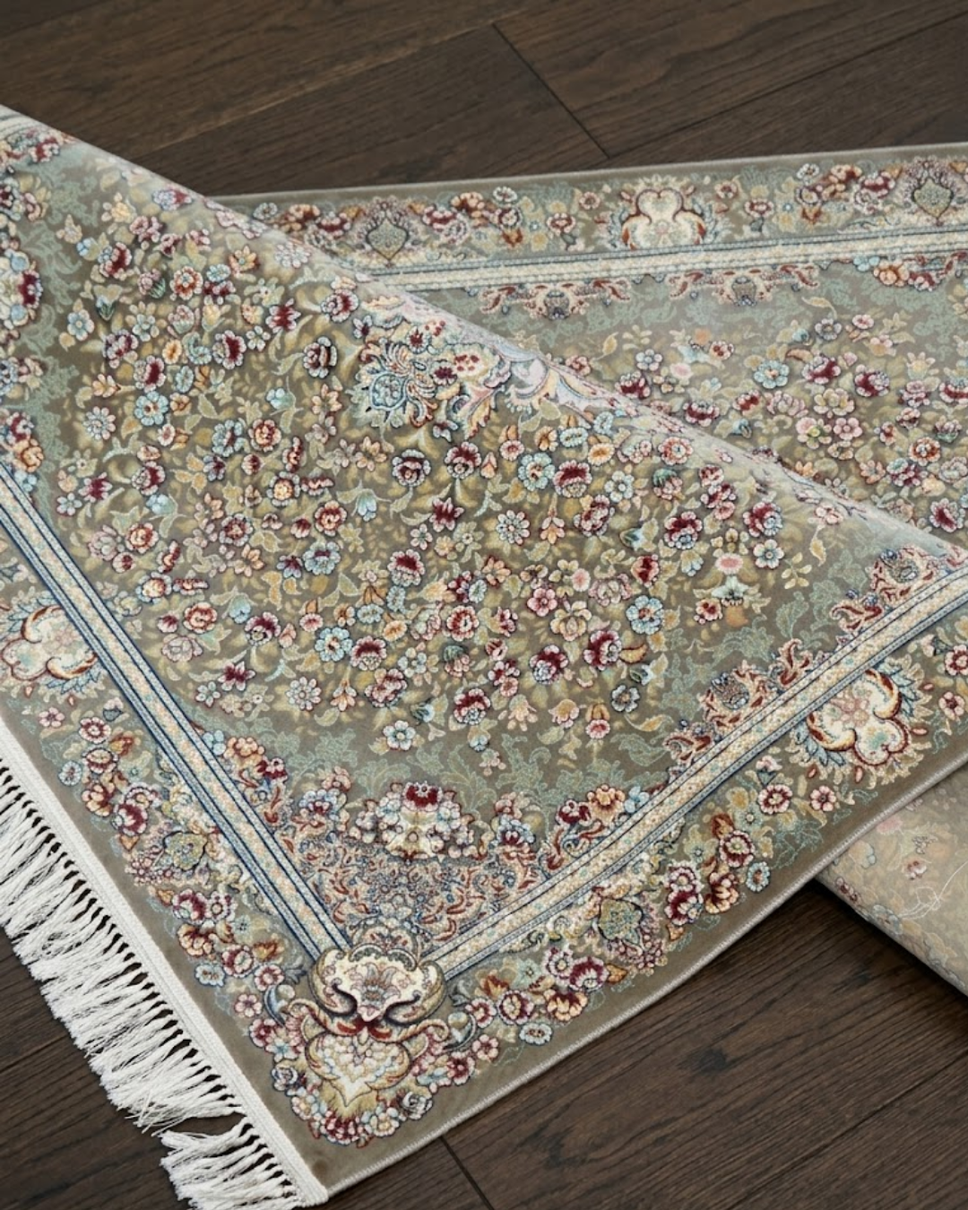Navroz Silk & Wool Blend Carpet – Classic Gold Floral Medallion