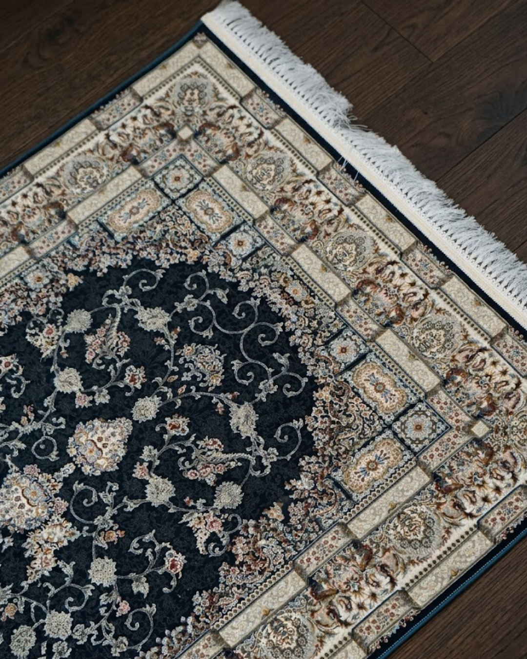 Mehr Silk & Wool Blend Carpet – Coral Floral Garden Panels