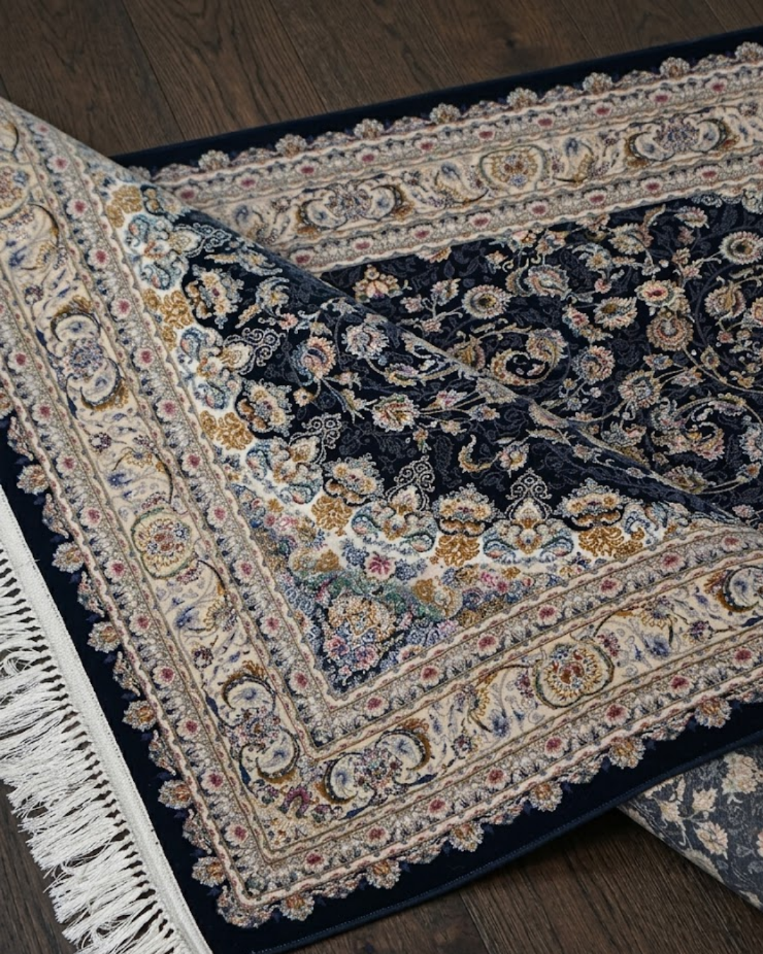 Roshni Silk & Wool Blend Carpet – Powder Blue Open Medallion
