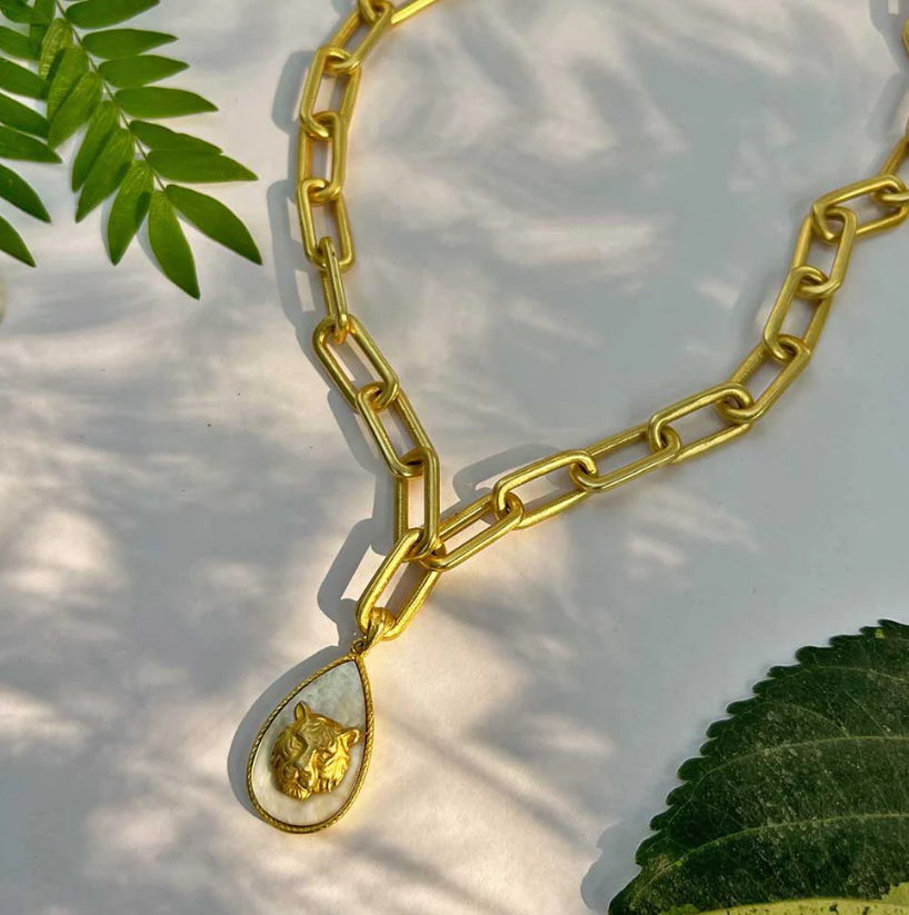 Tigris Charm Tiger Link Necklace with Mother of Pearl