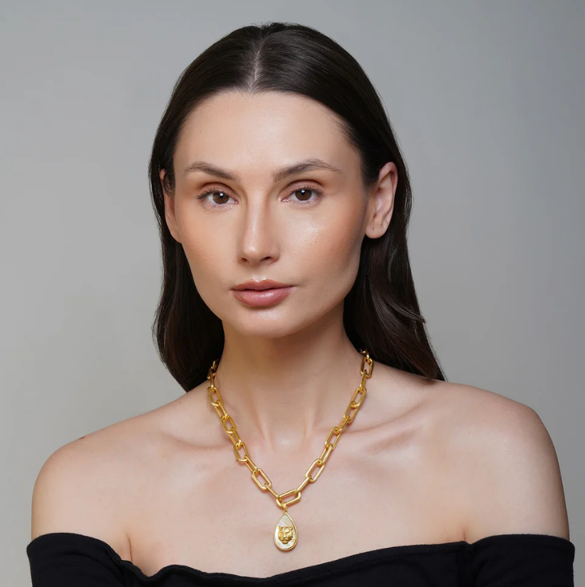 Tigris Charm Tiger Link Necklace with Mother of Pearl