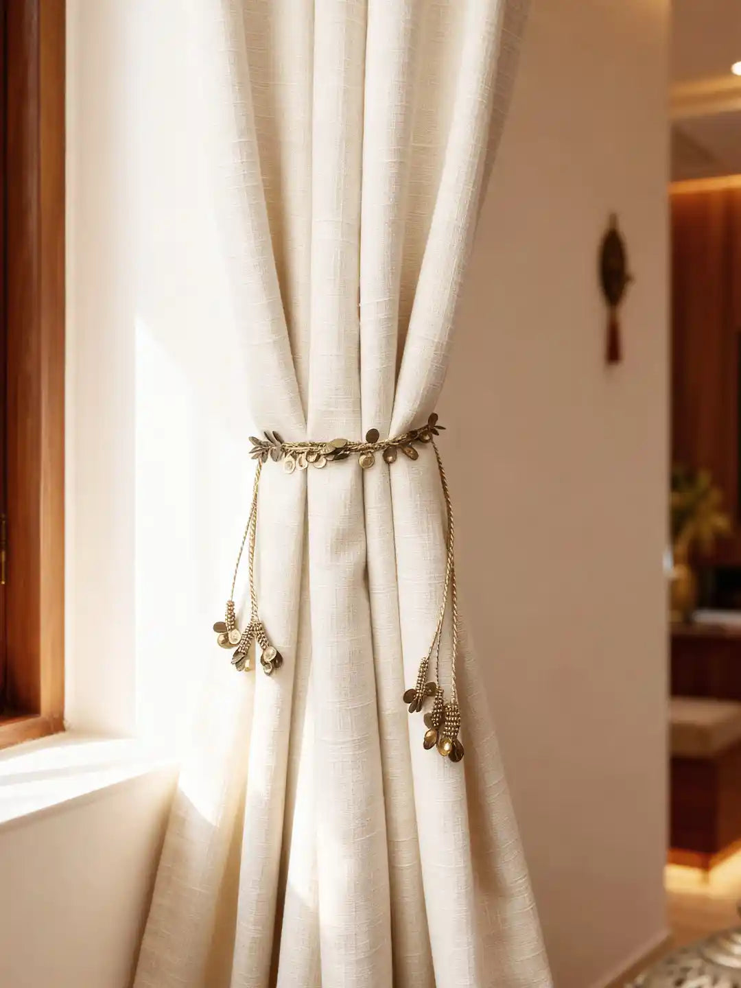 Regal Gilt Handcrafted Sequin Chain Curtain Tieback